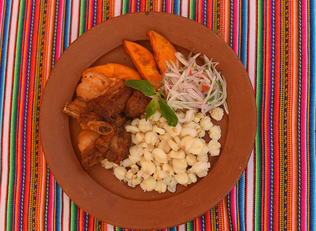 Recorre el Perú con sus platos bandera: aprende la receta en un minuto