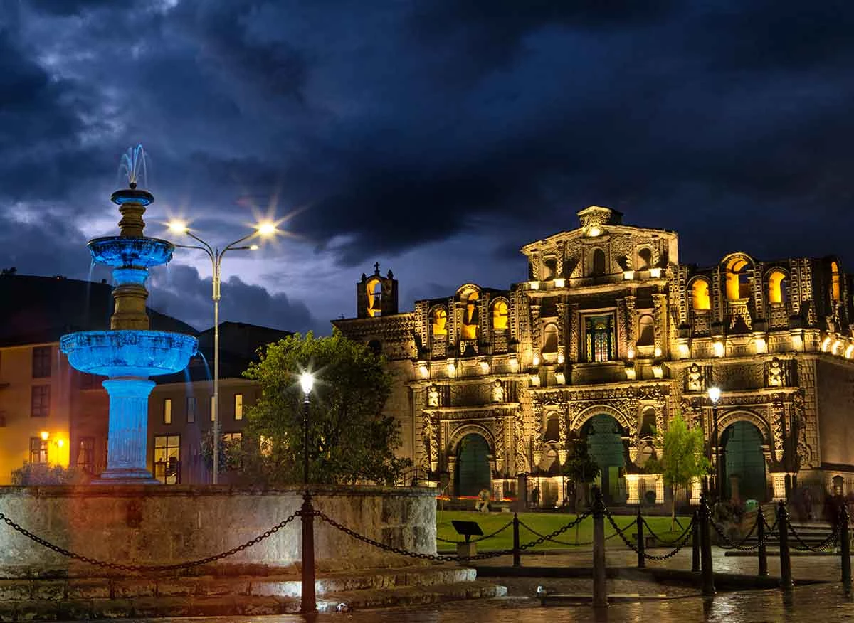 Catedral y plaza de armas de la ciudad de Cajamarca.
