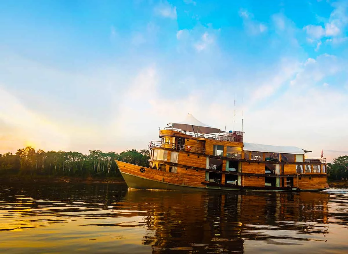Crucero, navegando en el Río Amazonas