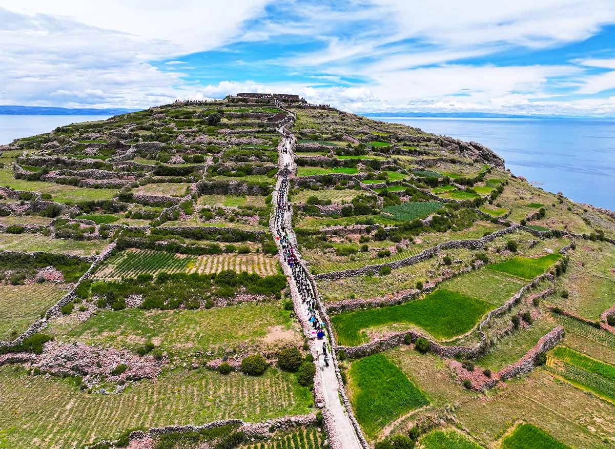 Cerro Coanos y Centro Ceremonial Pachatata en la Isla Amantaní