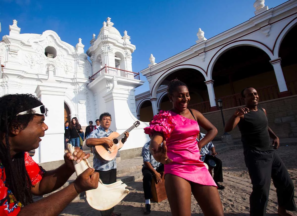 Espectáculo de música afroperuana en la Casa Hacienda San José de El Carmen, Chincha