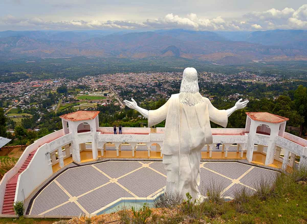 Mirador de Huanta y Cristo Blanco.