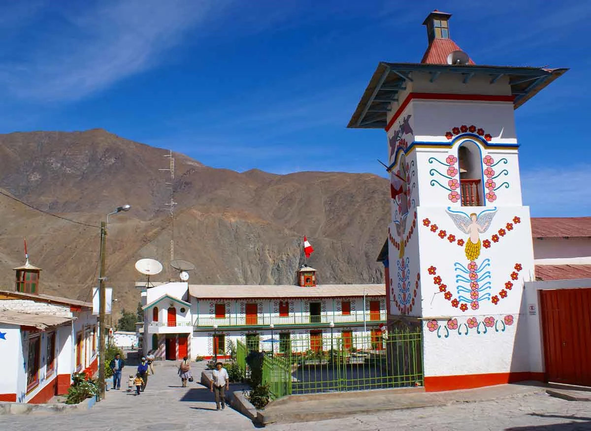 Plaza e Iglesia del pueblo de Antioquia
