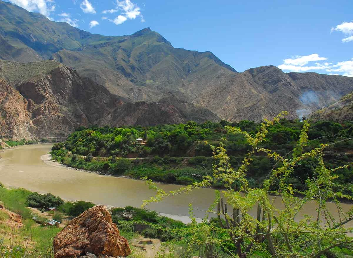 Paisaje en el Río Marañon, sector Balsas, región Amazonas