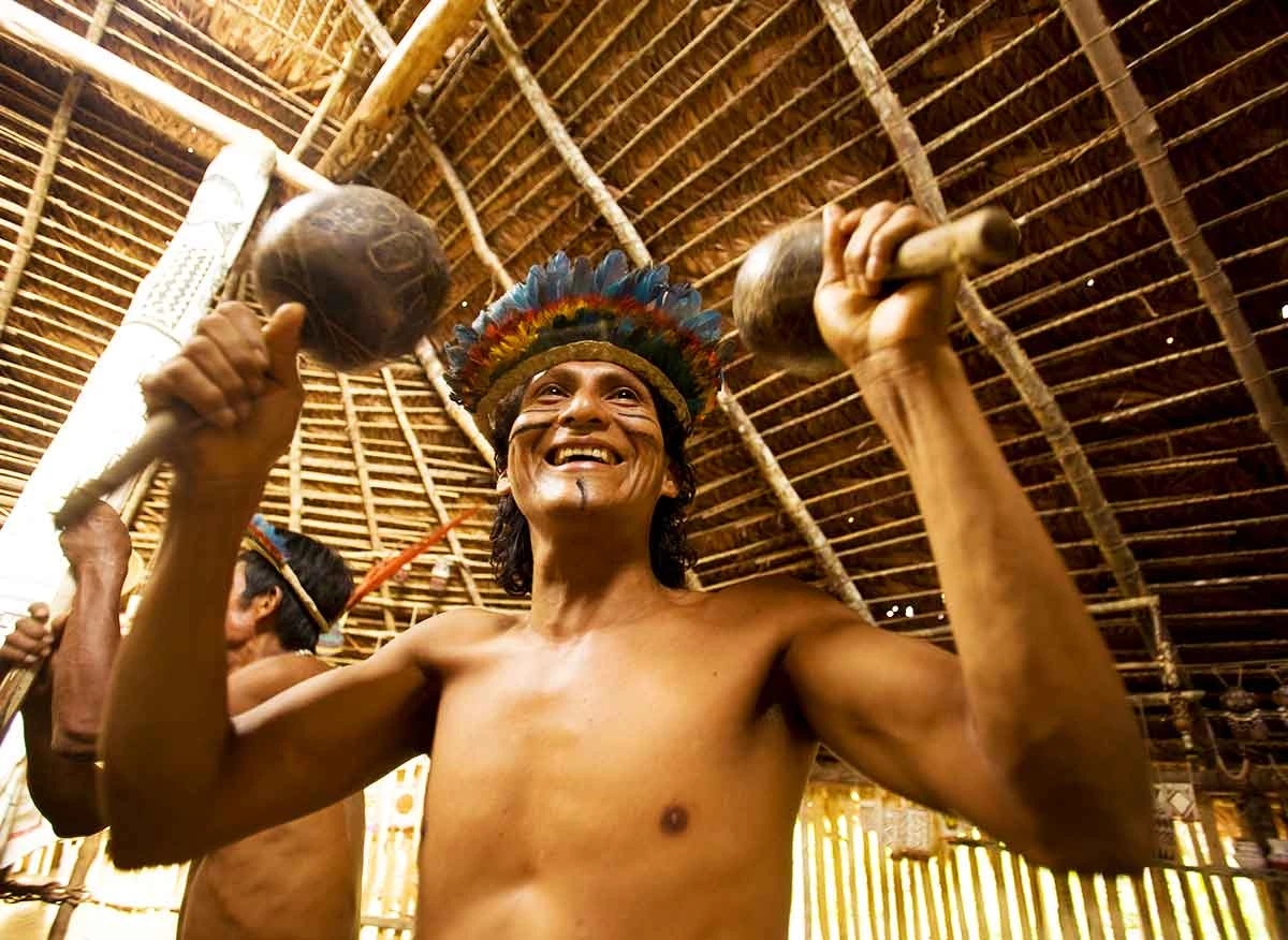 Músico nativo de la comunidad Bora.