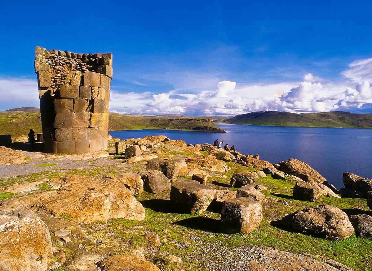 Chullpa de Sillustani y Laguna Umayo.
