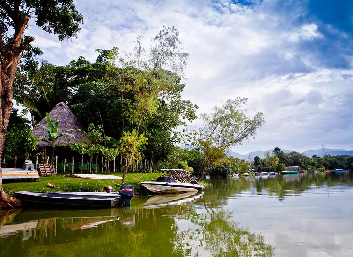 Laguna Azul o Lago Sauce.