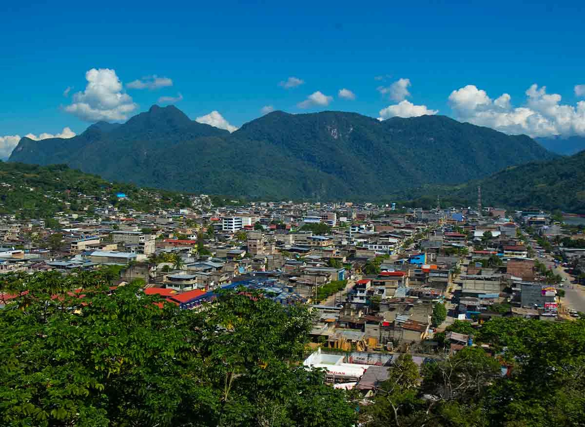 Qué hacer en Tingo María: la silueta de la Bella Durmiente sobre la ciudad, en la selva de Huánuco