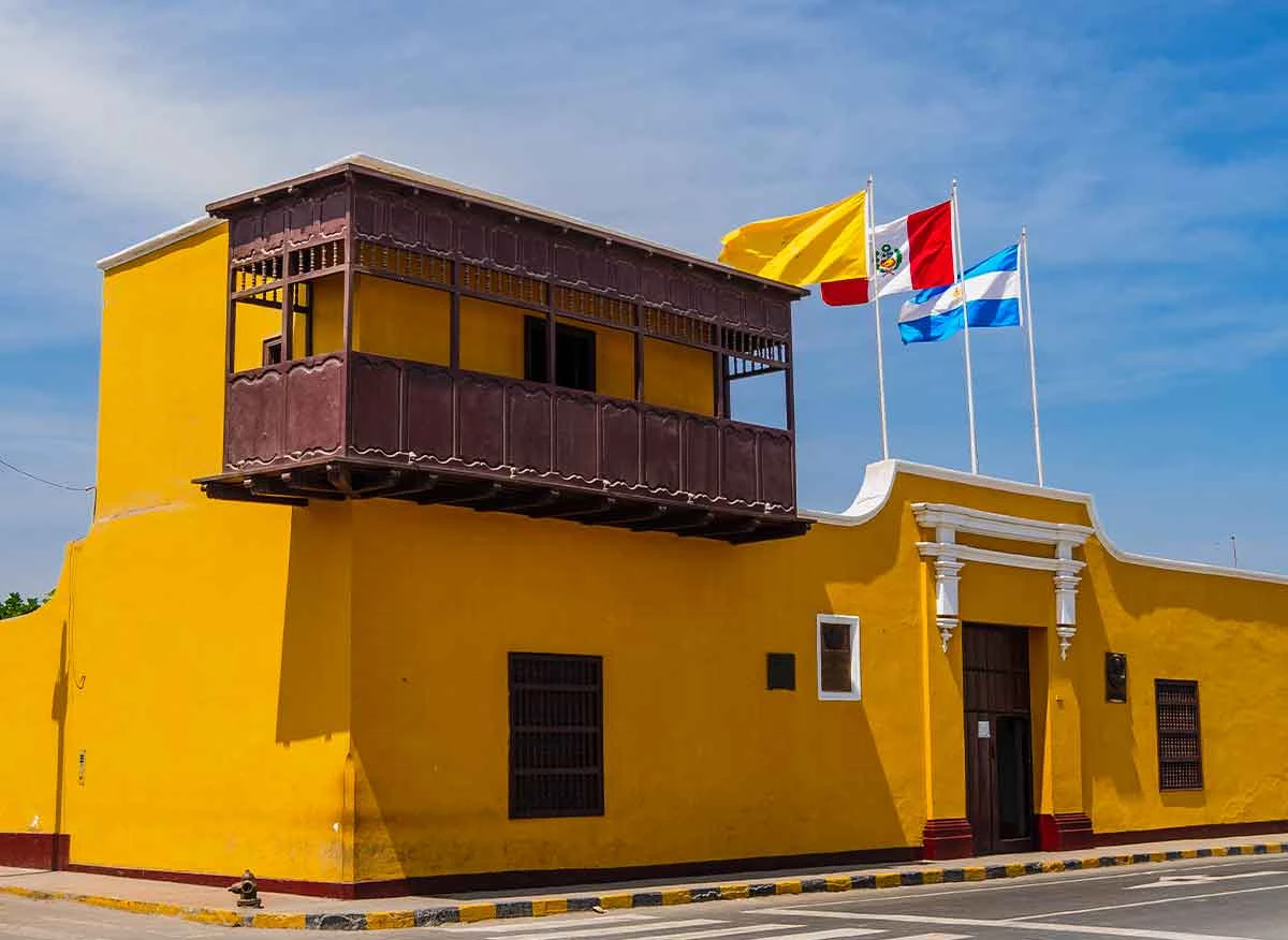 Casa histórica y balcón de Huaura