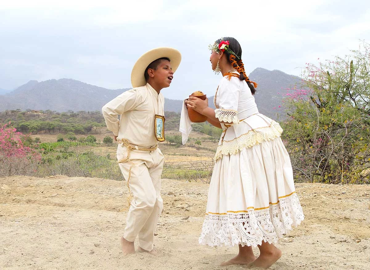 Niños bailando tondero en Morropón.