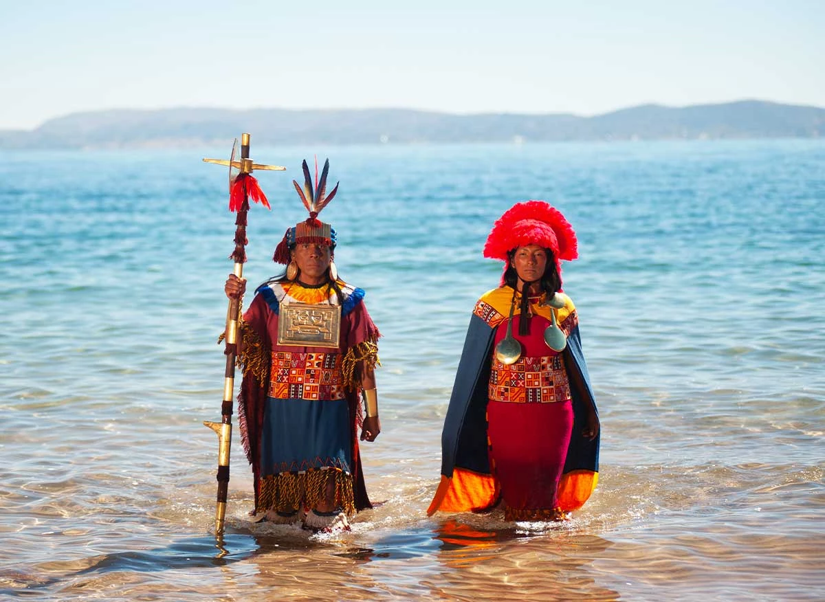 Escenificación del origen del Imperio Incaico en el Lago Titicaca.