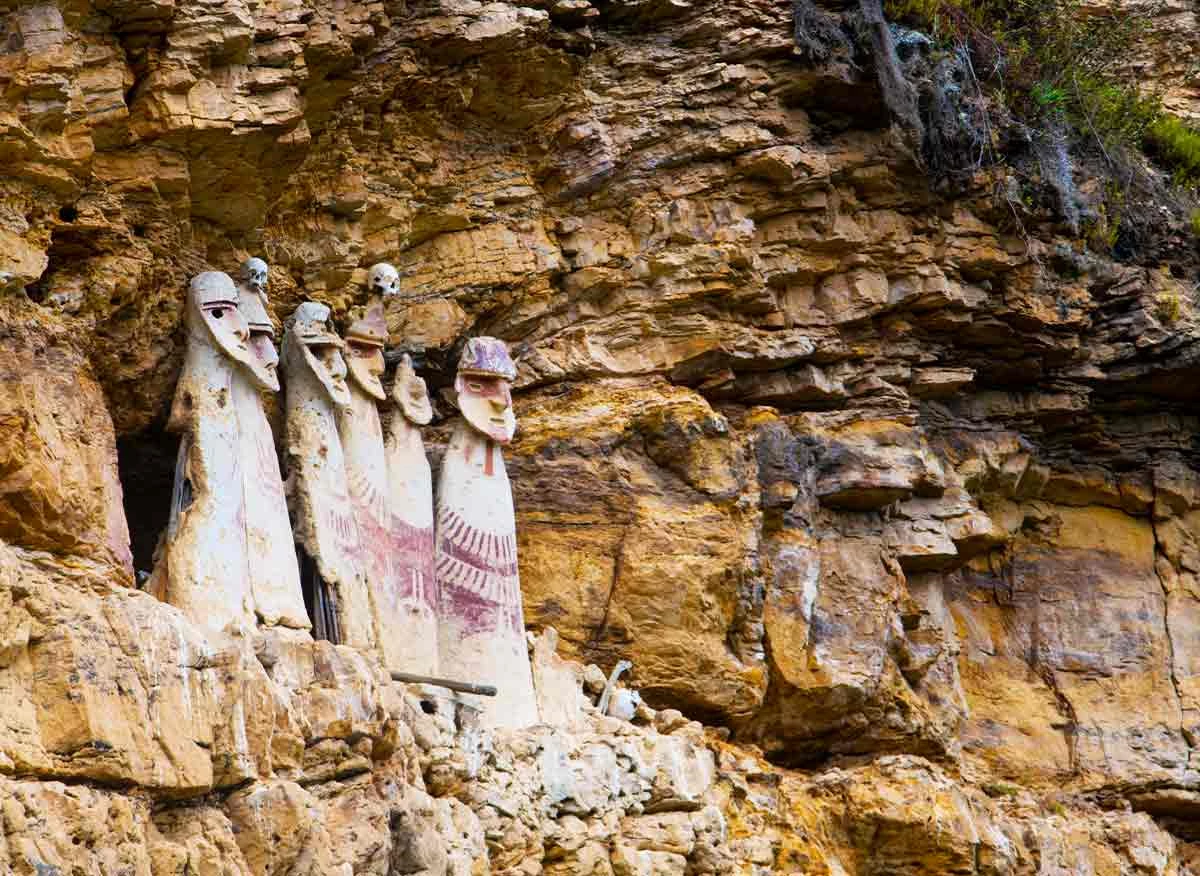 Sarcófagos en el Sitio Arqueológico Karajía.