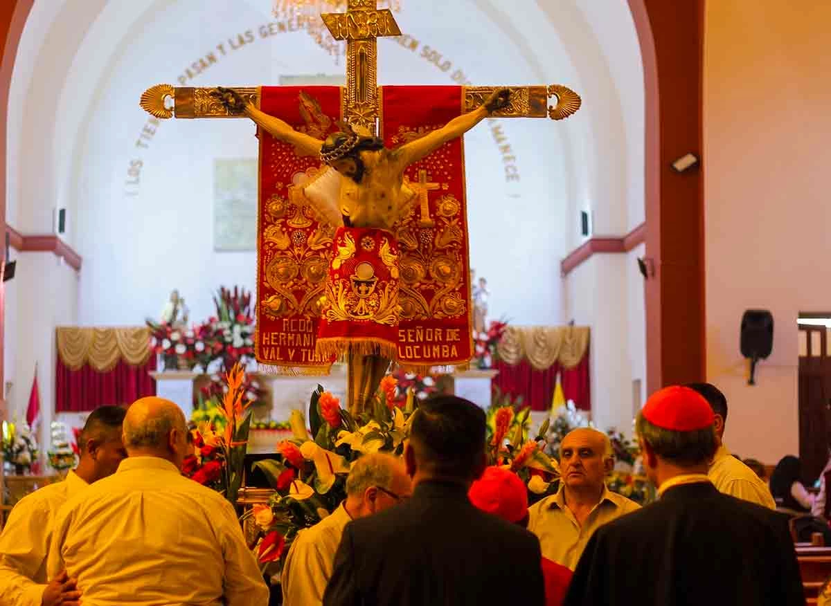 Interior del Santuario del Señor de Locumba.