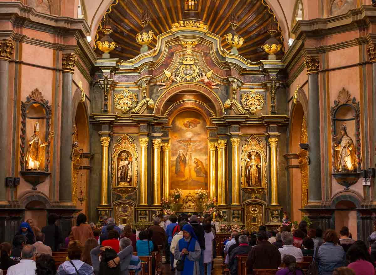 Iglesia de Las Nazarenas y Santuario del Señor de los Milagros.