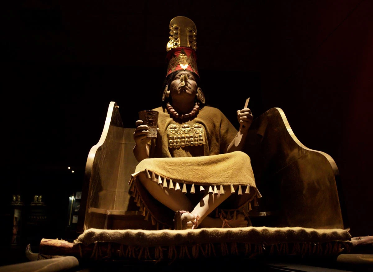 Representación del Señor de Sicán en el Museo Nacional de Sicán